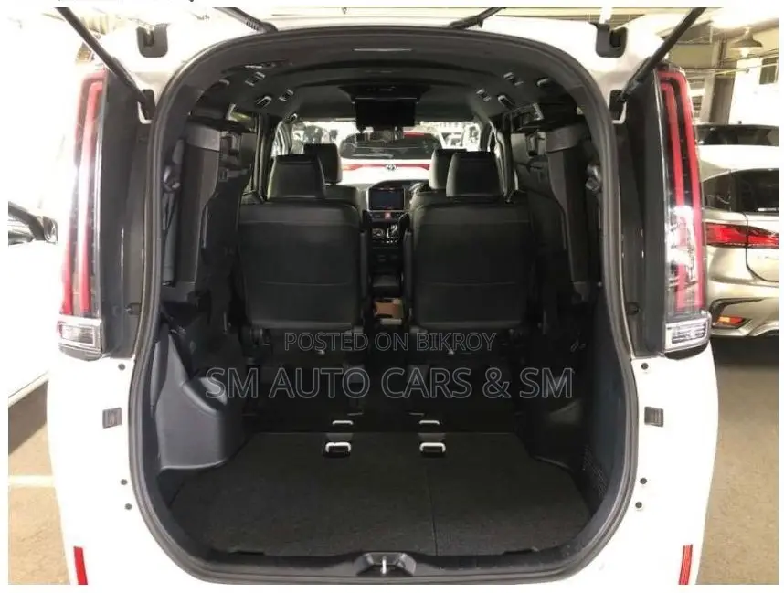 Toyota Esquire 1.8 FWD Hybrid (7 seater) 2021 Pearl