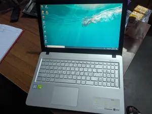 Laptop Asus 4GB Intel Core i3 HDD 1T
