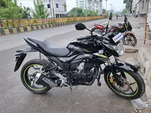নতুন সুজুকি জিক্সার ২০২৬ কালো