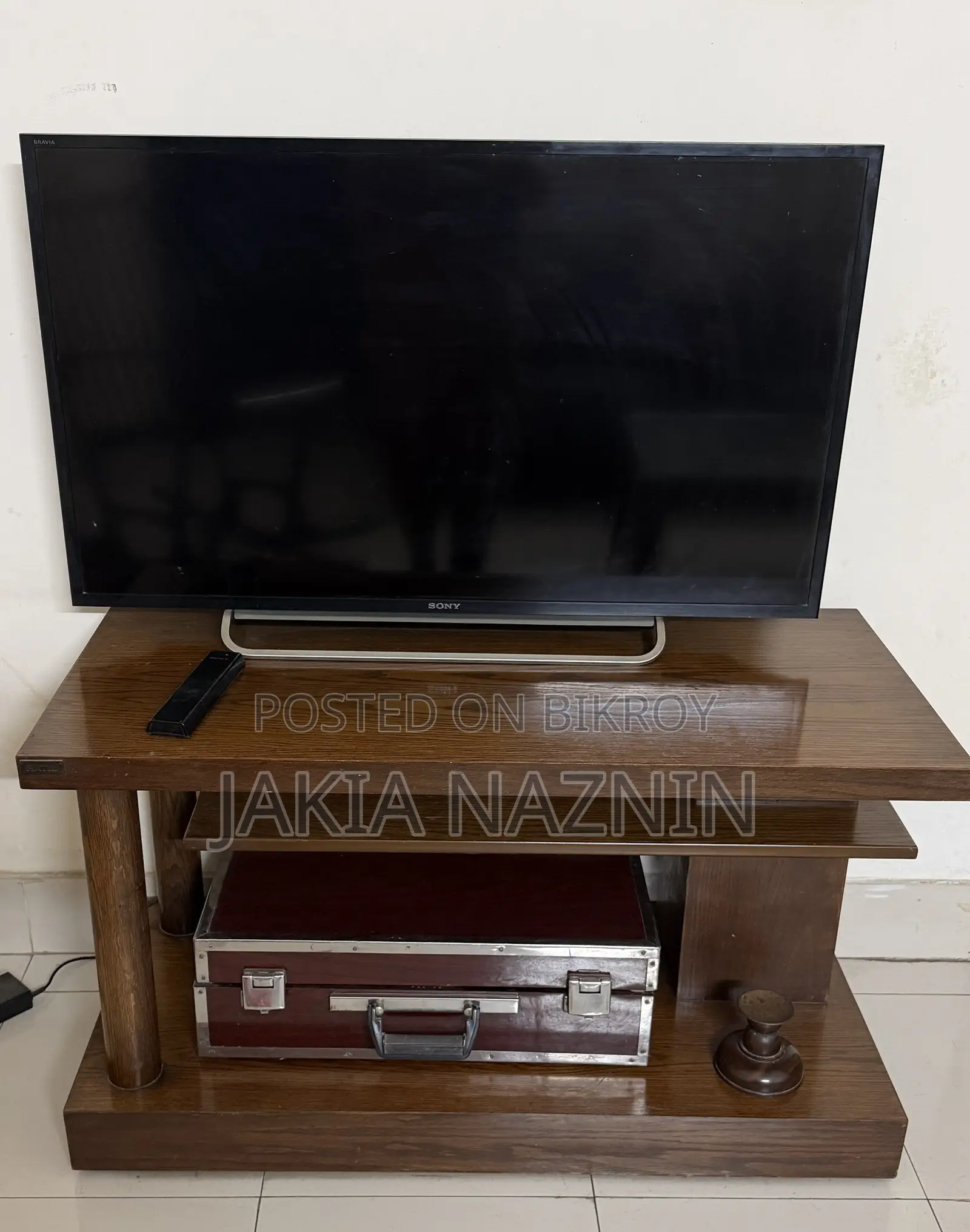 Smart TV With TV Stand