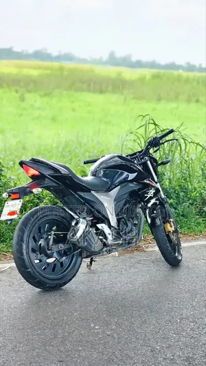 সুজুকি জিক্সার ২০২২ ব্ল্যাক