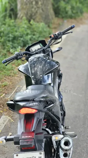 সুজুকি জিক্সার ২০২২ ব্ল্যাক