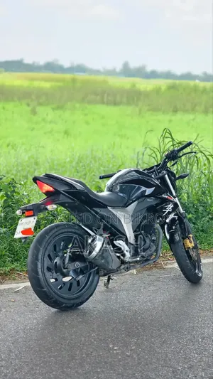 সুজুকি জিক্সার ২০২২ ব্ল্যাক