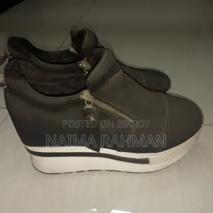 Shoes/Sneakers