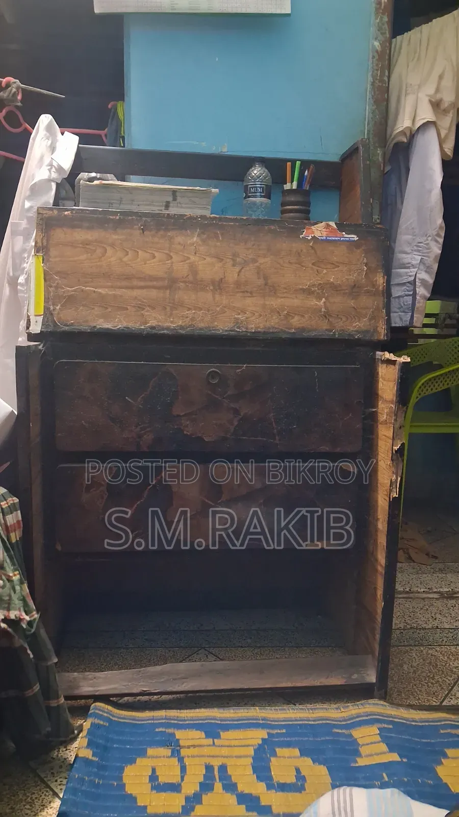 বোর্ডের তৈরি পড়ার টেবিল
