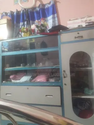 স্টিলের শোকেস