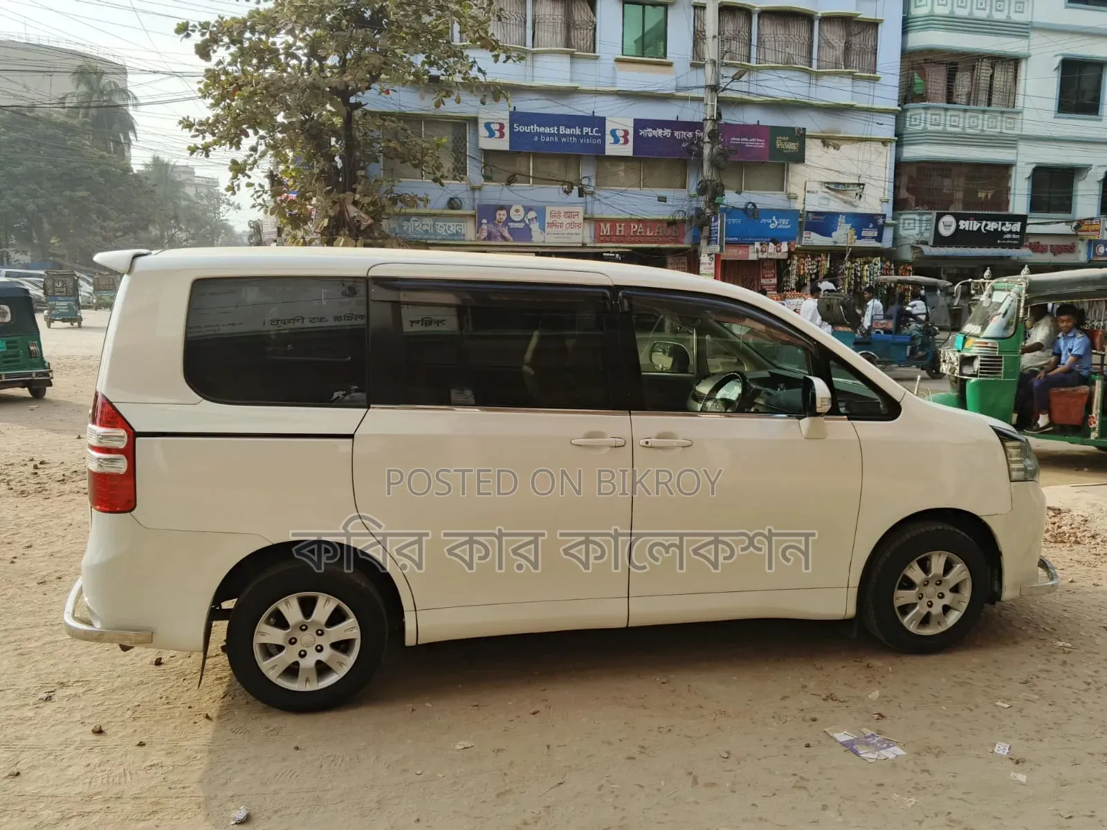 Toyota Noah 2011 White