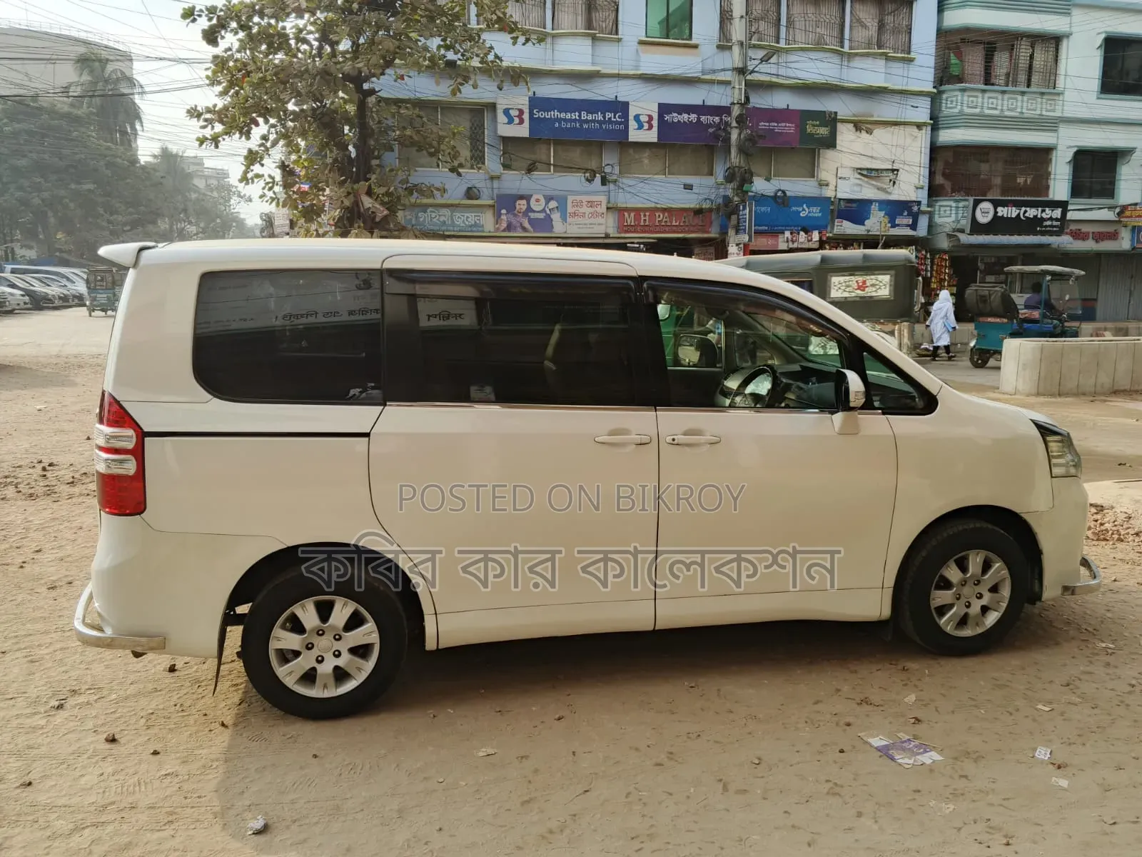 Toyota Noah 2011 White