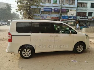 Toyota Noah 2011 White