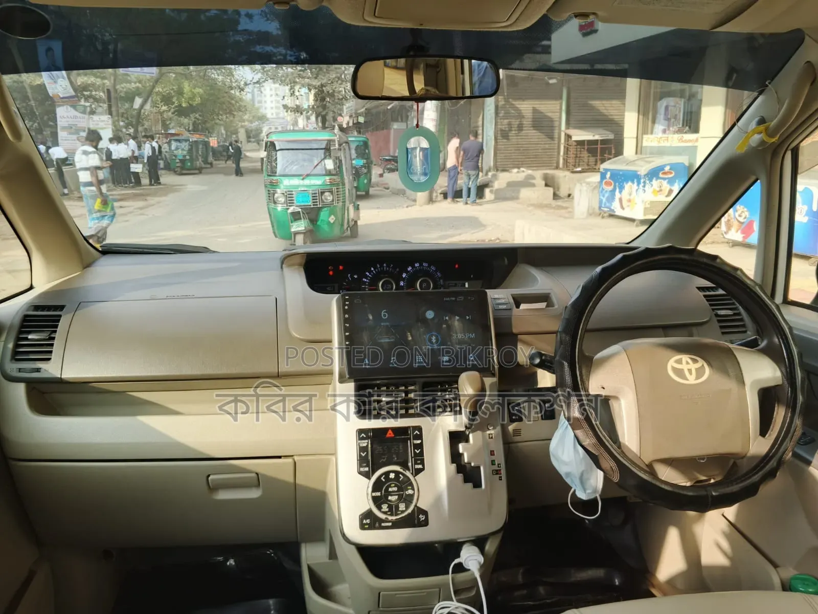 Toyota Noah 2011 White
