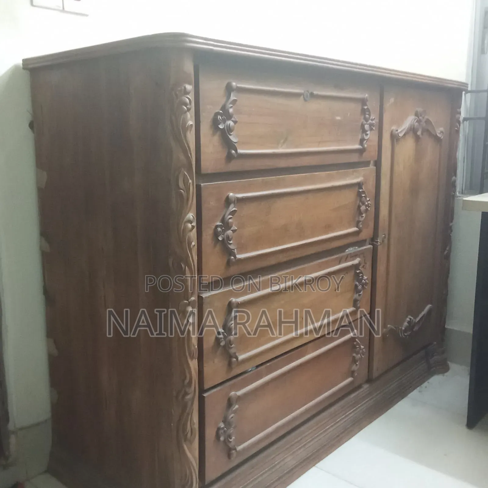 Wardrobe/Almari