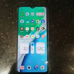 Vivo Y18 128 GB Silver