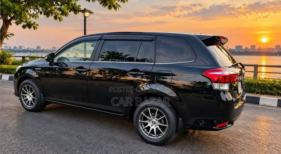 Toyota Corolla Fielder 1.5 Hybrid FWD 2018 Black