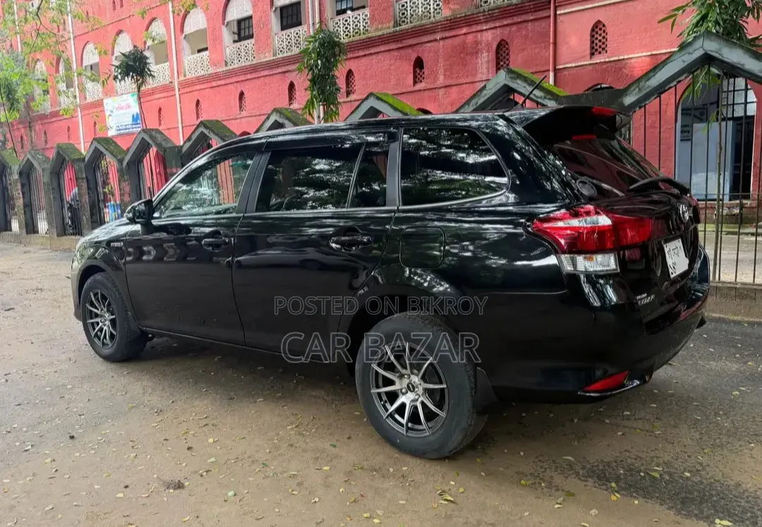 Toyota Corolla Fielder 1.5 Hybrid FWD 2018 Black