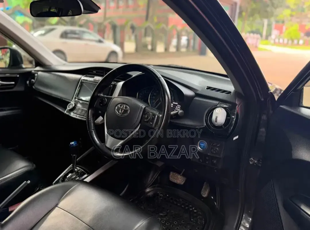 Toyota Corolla Fielder 1.5 Hybrid FWD 2018 Black