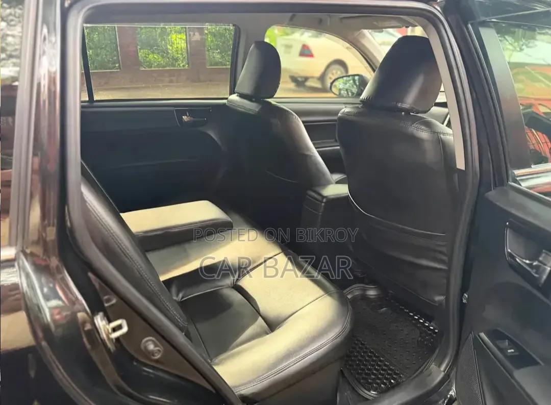 Toyota Corolla Fielder 1.5 Hybrid FWD 2018 Black