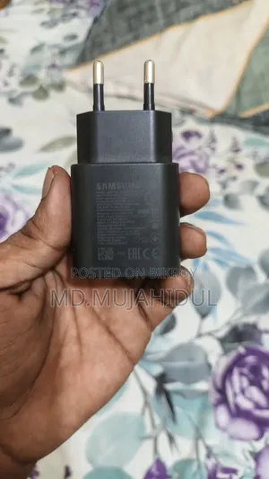 Travel Adapter/Chargeur