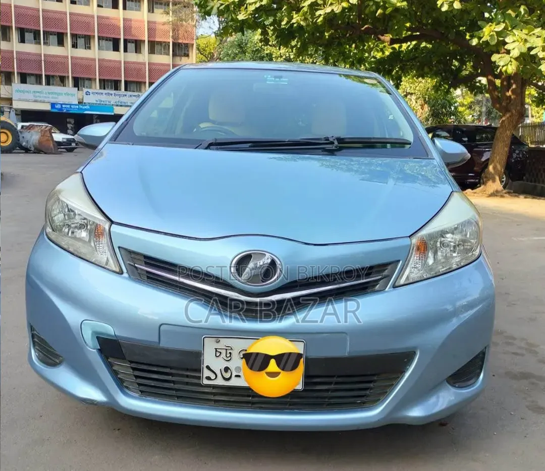 Toyota Vitz 1.3 FWD 5dr 2011 Green
