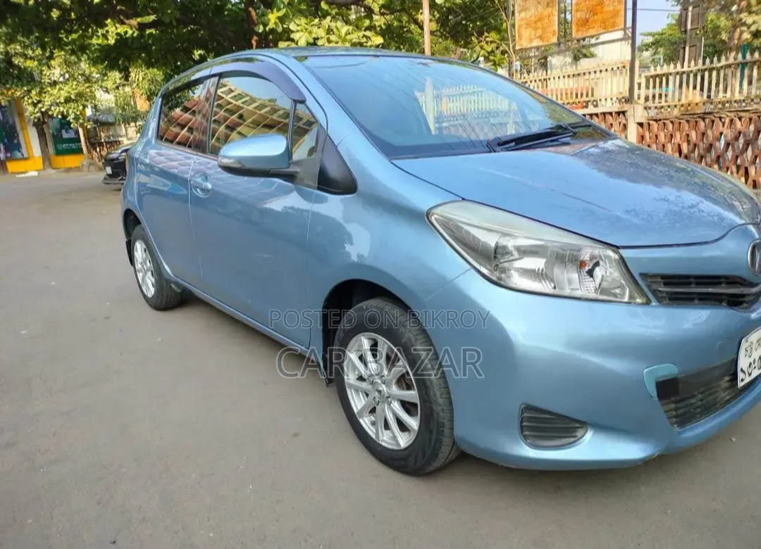 Toyota Vitz 1.3 FWD 5dr 2011 Green