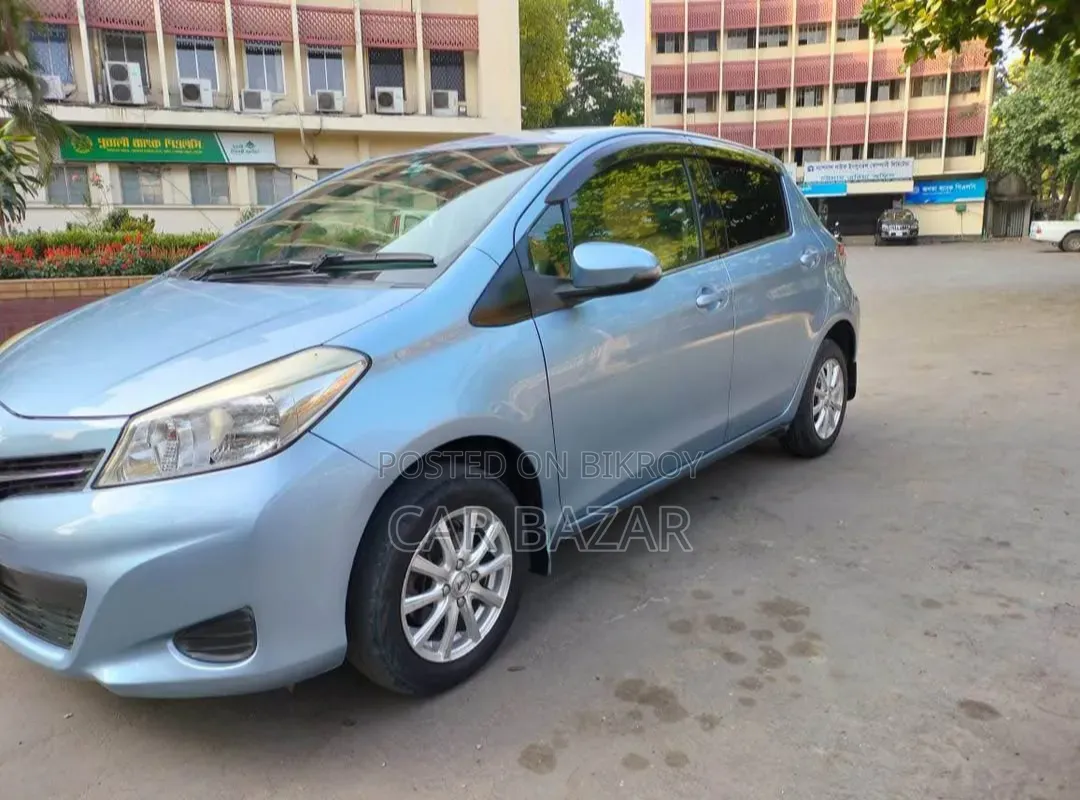 Toyota Vitz 1.3 FWD 5dr 2011 Green