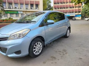 Toyota Vitz 1.3 FWD 5dr 2011 Green