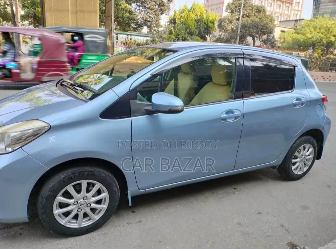 Toyota Vitz 1.3 FWD 5dr 2011 Green