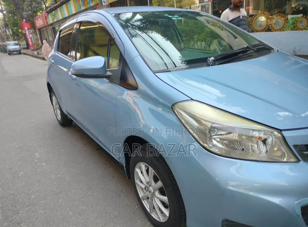 Toyota Vitz 1.3 FWD 5dr 2011 Green