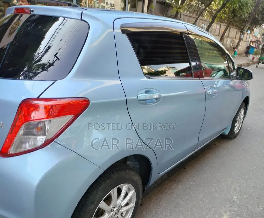 Toyota Vitz 1.3 FWD 5dr 2011 Green