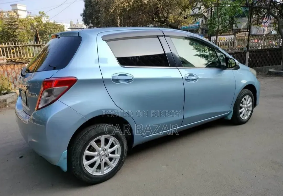 Toyota Vitz 1.3 FWD 5dr 2011 Green