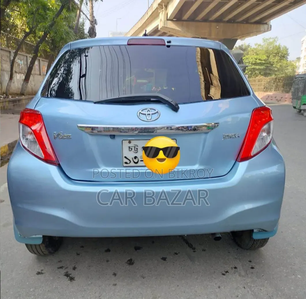 Toyota Vitz 1.3 FWD 5dr 2011 Green