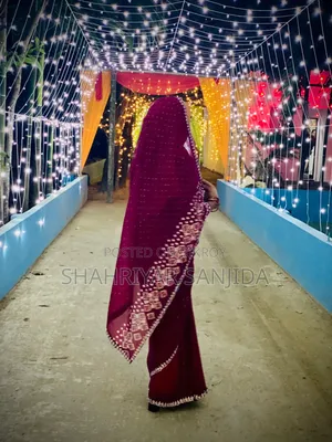 মেরুন কালার শাড়ি