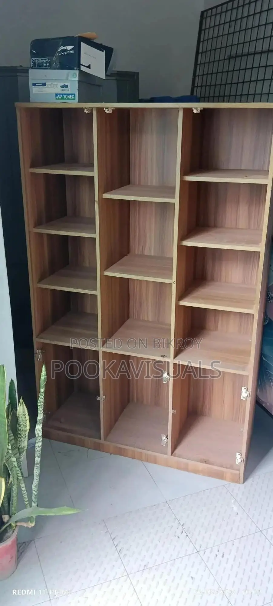 পারটেক্স বোর্ডের শোকেস a Showcase Which Is Made of MDF