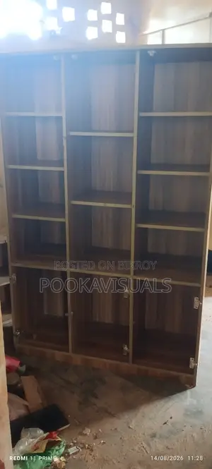 পারটেক্স বোর্ডের শোকেস a Showcase Which Is Made of MDF