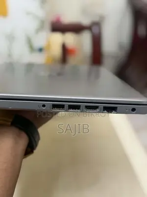 Laptop HP 15-dy1032wm 8GB Intel Core i5 HDD+SSD 512GB