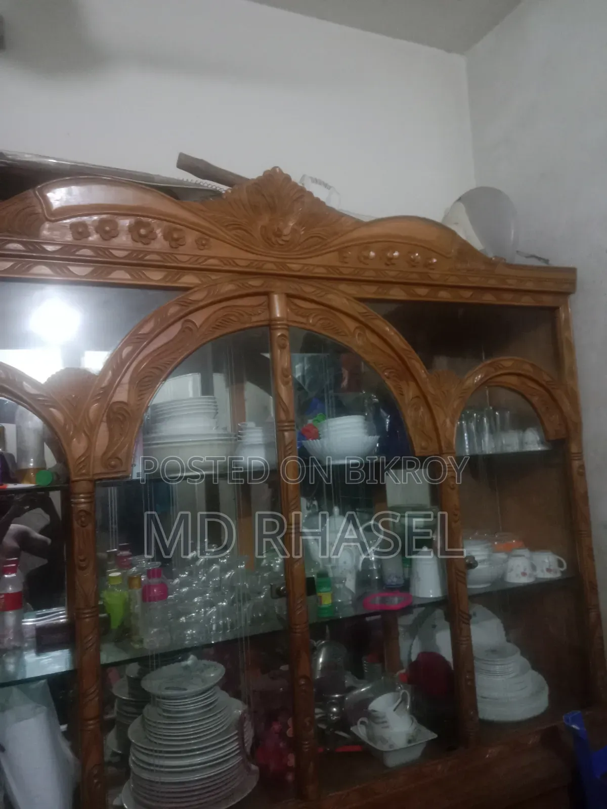 সে কোন কার্ডে দেওয়ার শোকেস