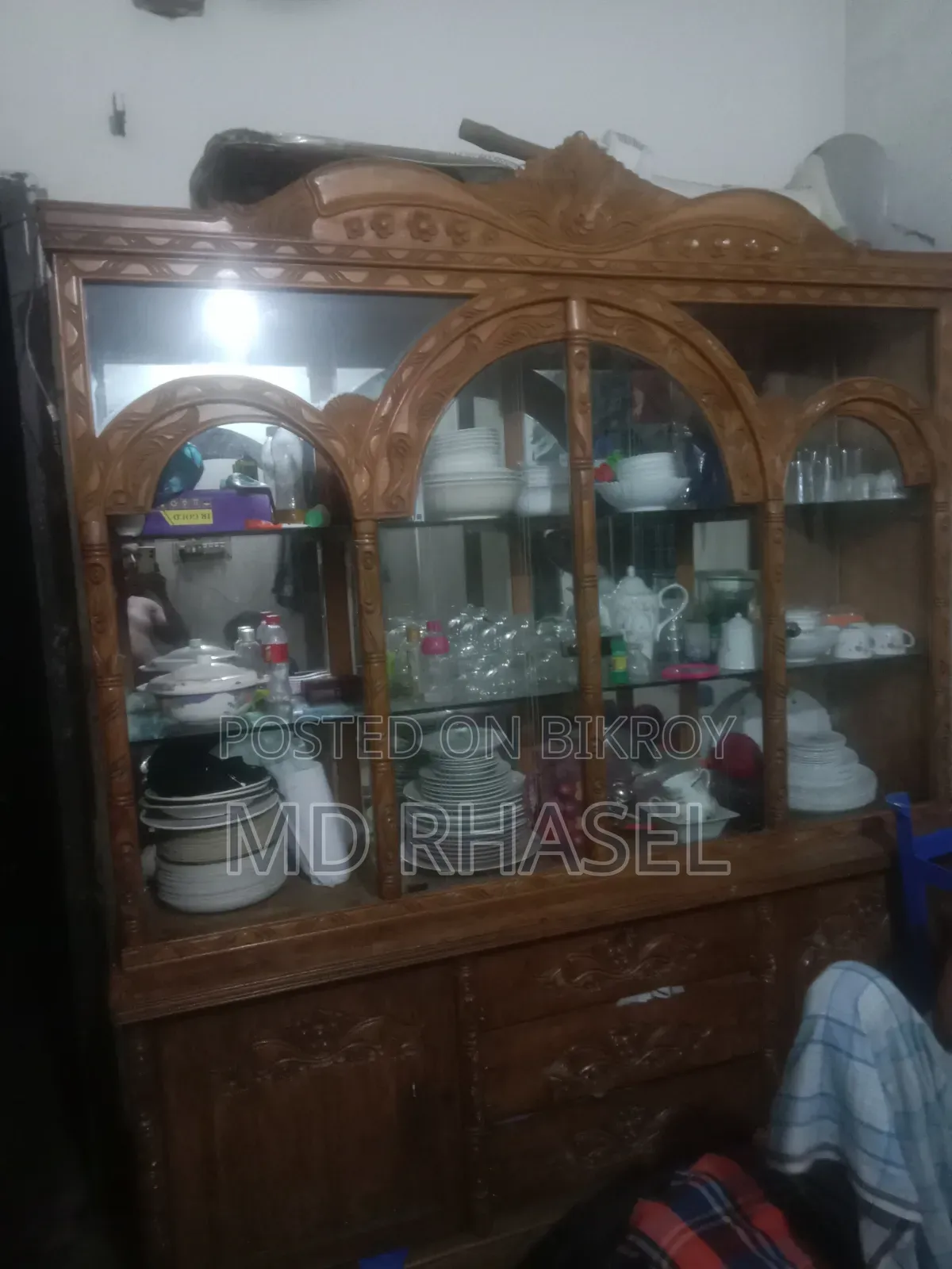 সে কোন কার্ডে দেওয়ার শোকেস