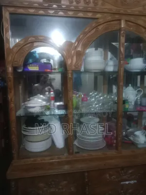 সে কোন কার্ডে দেওয়ার শোকেস