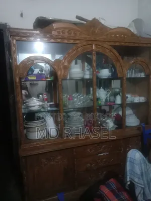 সে কোন কার্ডে দেওয়ার শোকেস