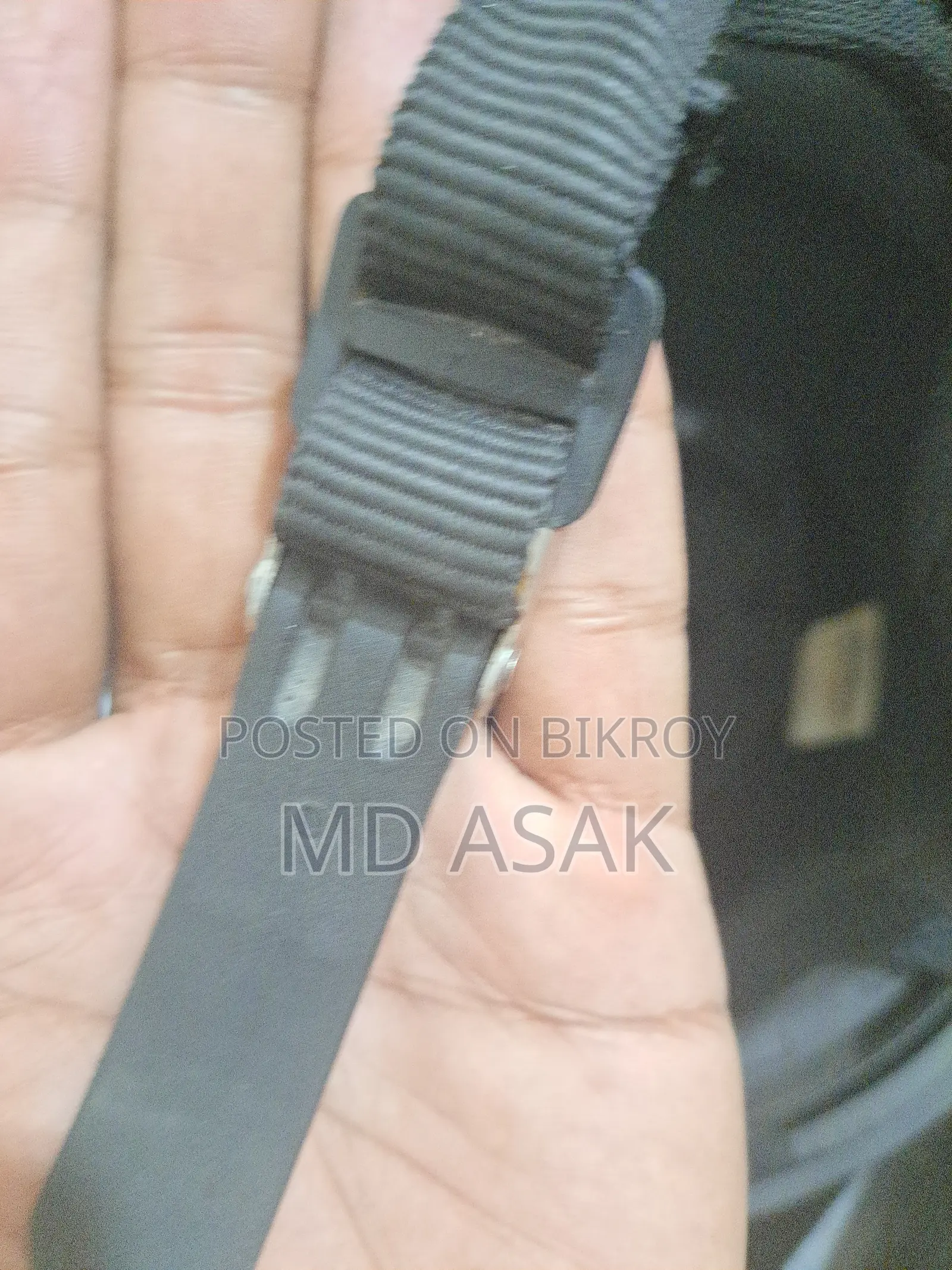 একটি হেলমেট পাওয়া গেছে, যদি কেউ হারিয়ে থাকেন এসএমএস করে প্রমাণ দিবেন