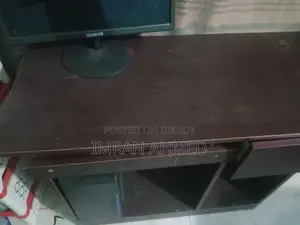 কম্পিউটার টেবিল