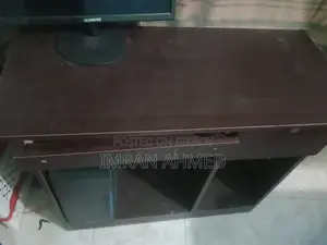 কম্পিউটার টেবিল