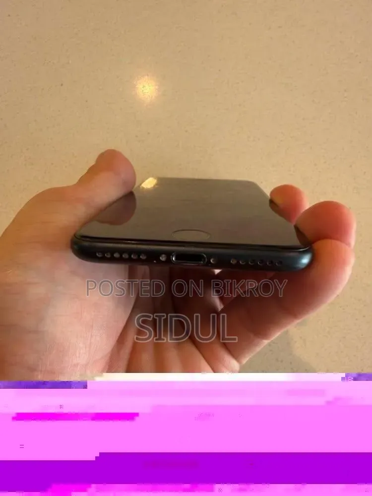 Apple iPhone SE 128 GB Black