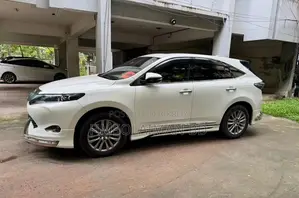 Toyota Harrier 2.0 2016 White