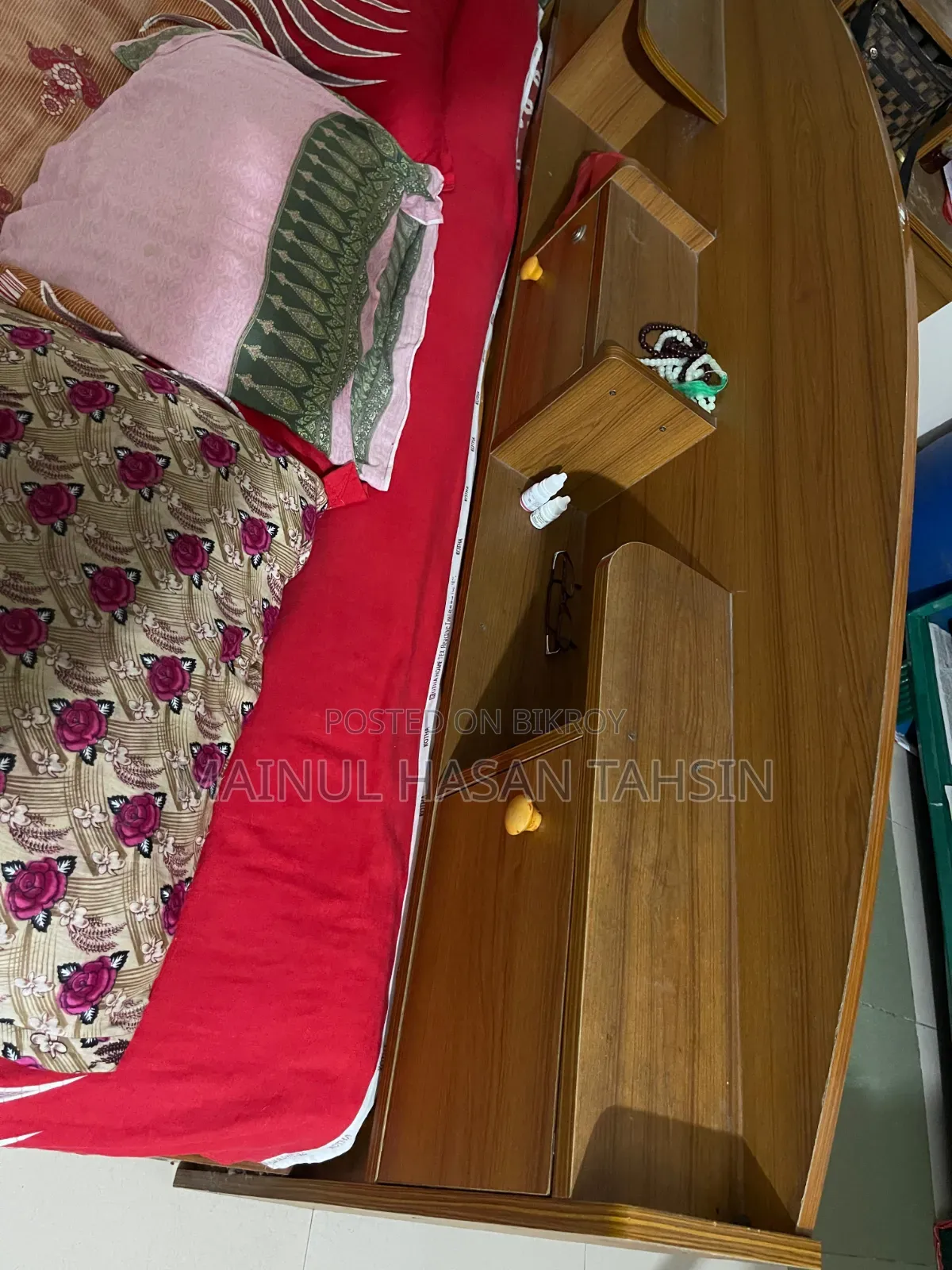 এক্স সেট সোফা ও খাট বিক্রি করা হবে