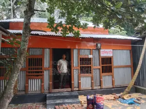 বাড়িসহ জমি বিক্রি (পানি ও কারেন্ট লাইনসহ)