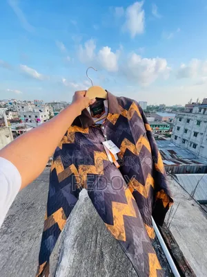 কালো শার্টে সিম্পল লুক, চোখে আত্মবিশ্বাস—নিজের স্টাইলেই আলাদা। 😎🖤