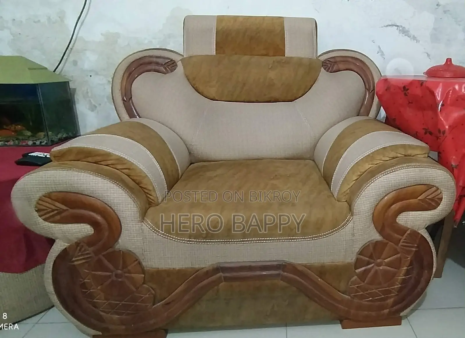 2+1 সুফা ও একটি গোল টেবিল বিক্রি করতে চাই।