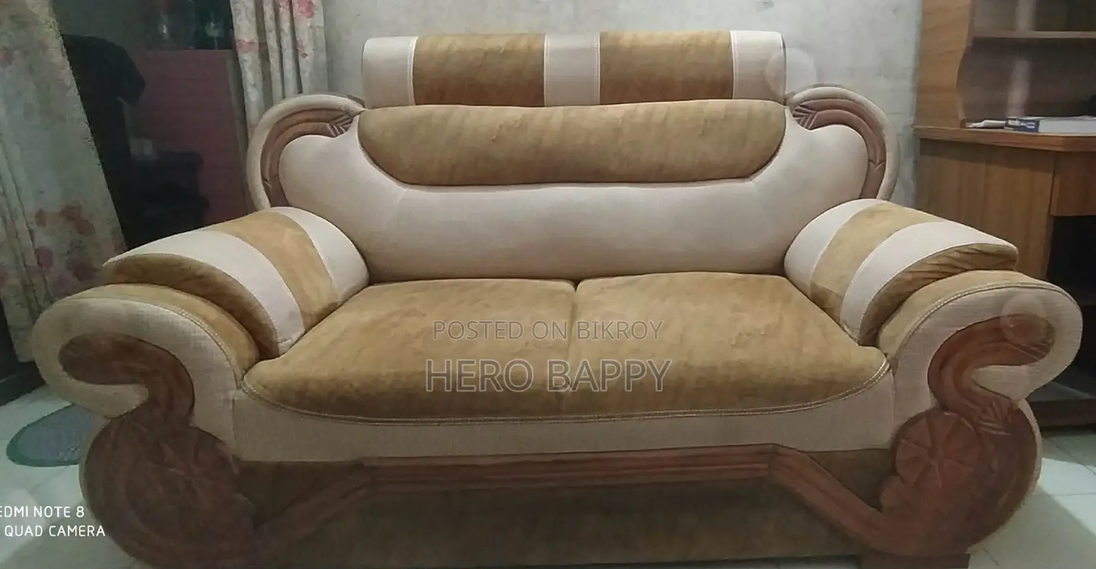 2+1 সুফা ও একটি গোল টেবিল বিক্রি করতে চাই।