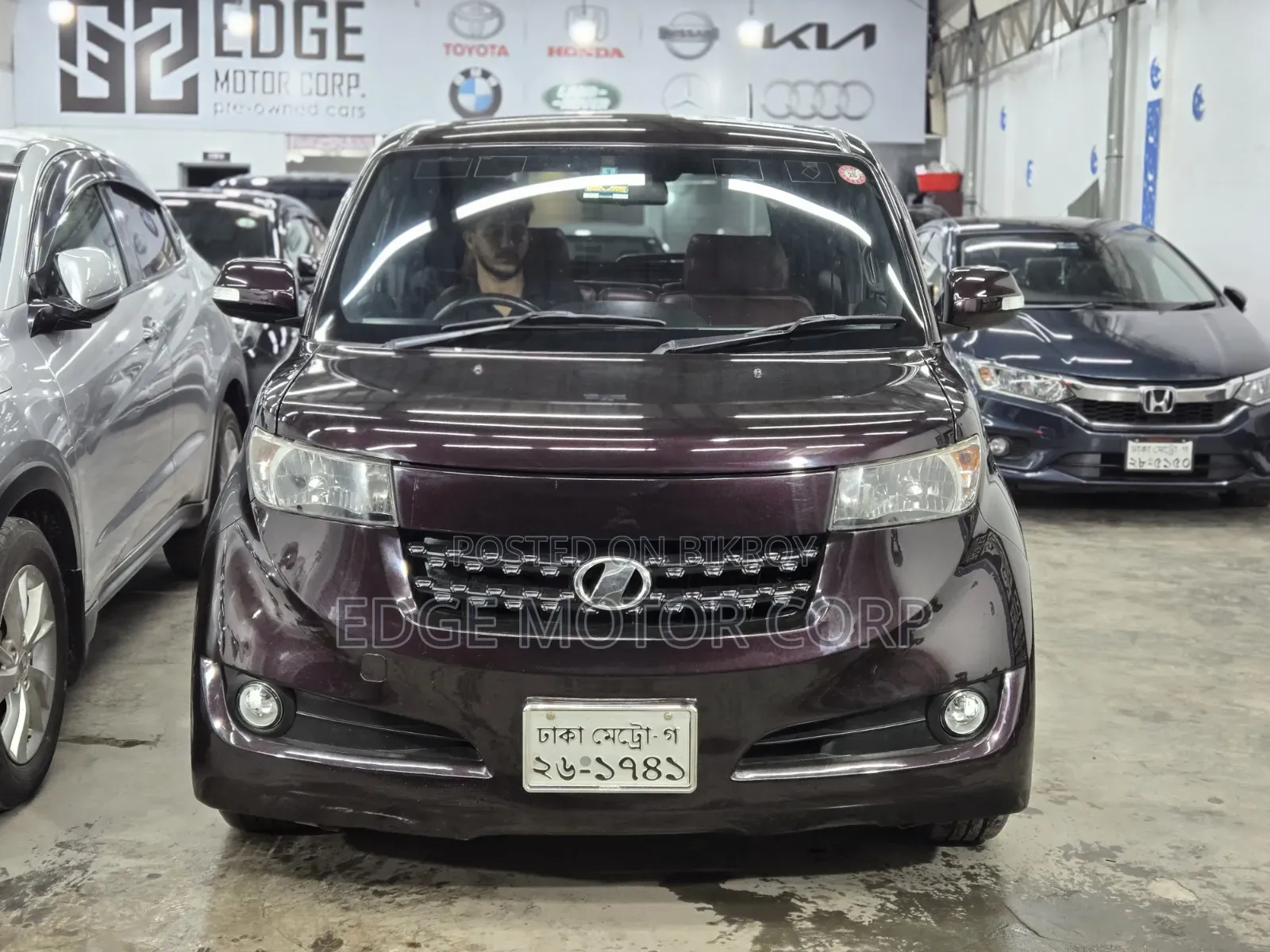 Toyota bB 2011 Brown