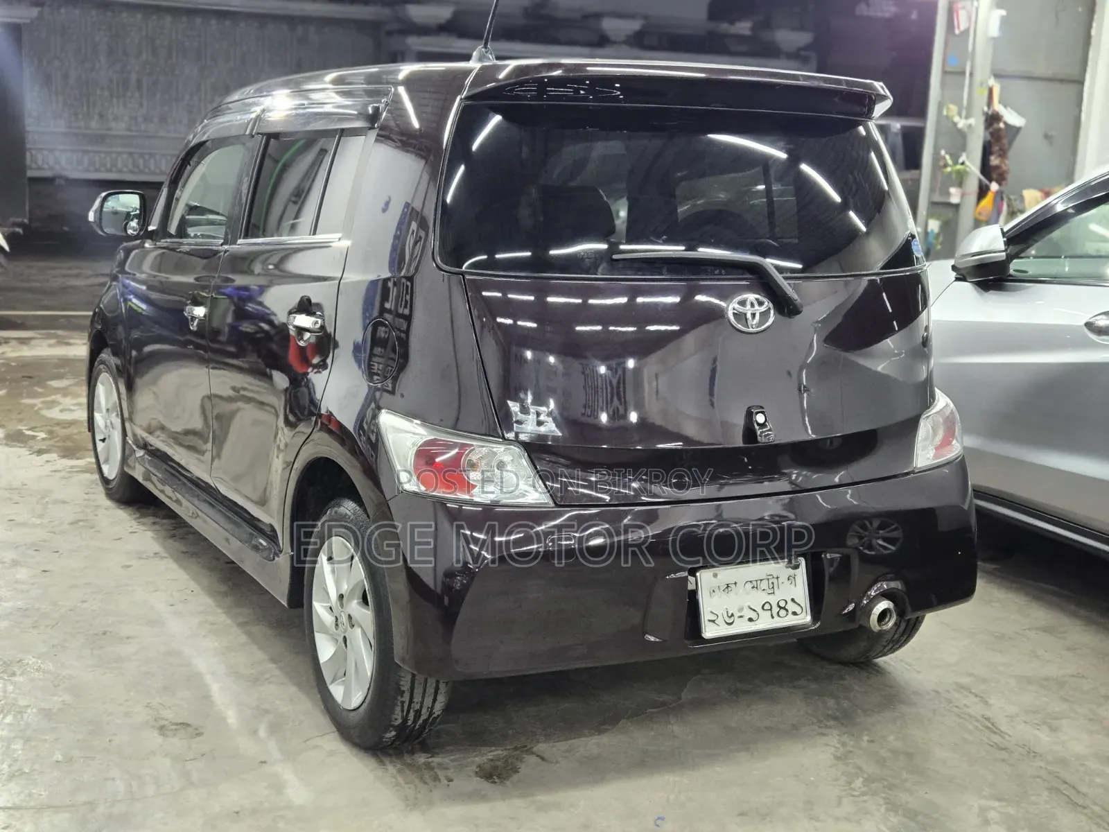 Toyota bB 2011 Brown